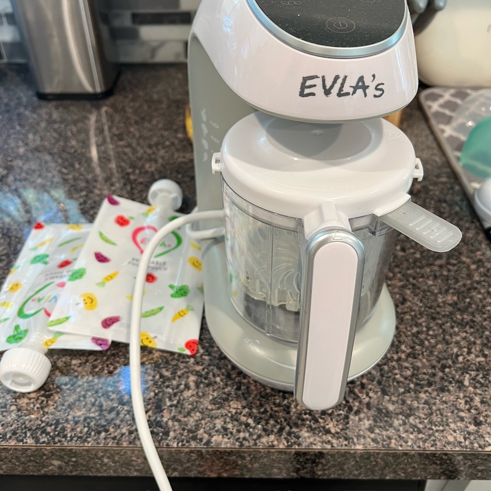EVLA's Baby Food Maker in White and Gray